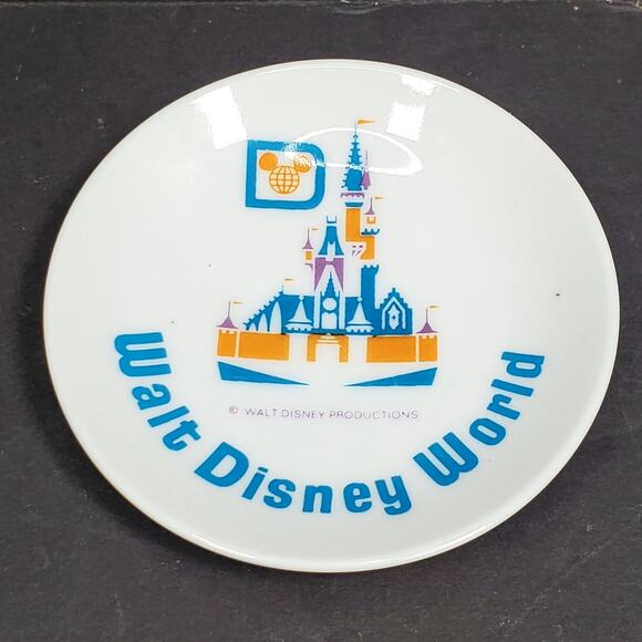 Vtg Walt Disney World Small Trinket Dish Hanging Plate Cinderella's Castle 4" - Picture 1 of 5